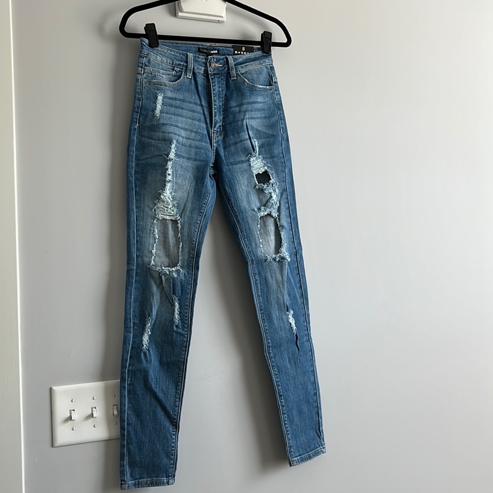 Fashion Nova. Size 5. Brand new with tags.